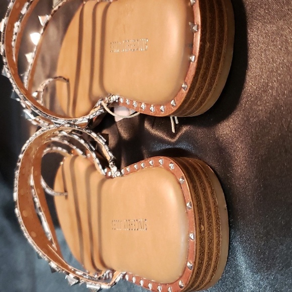 Sincerely Jules NWT Snakeskin Print with Silver Studs Strappy Sandals - Picture 5 of 7